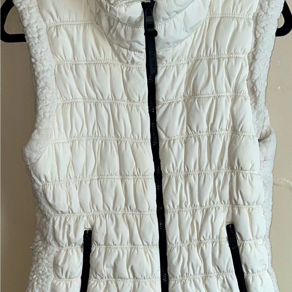 Women's White Quilted Vest - Picture 2 of 9